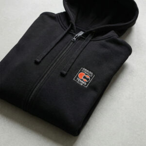 Sweat shirt zipé à capuche du Tennis Club Citadelle de Draveil avec le logo du clud imprimé côté coeur et un visuel du club dans le dos